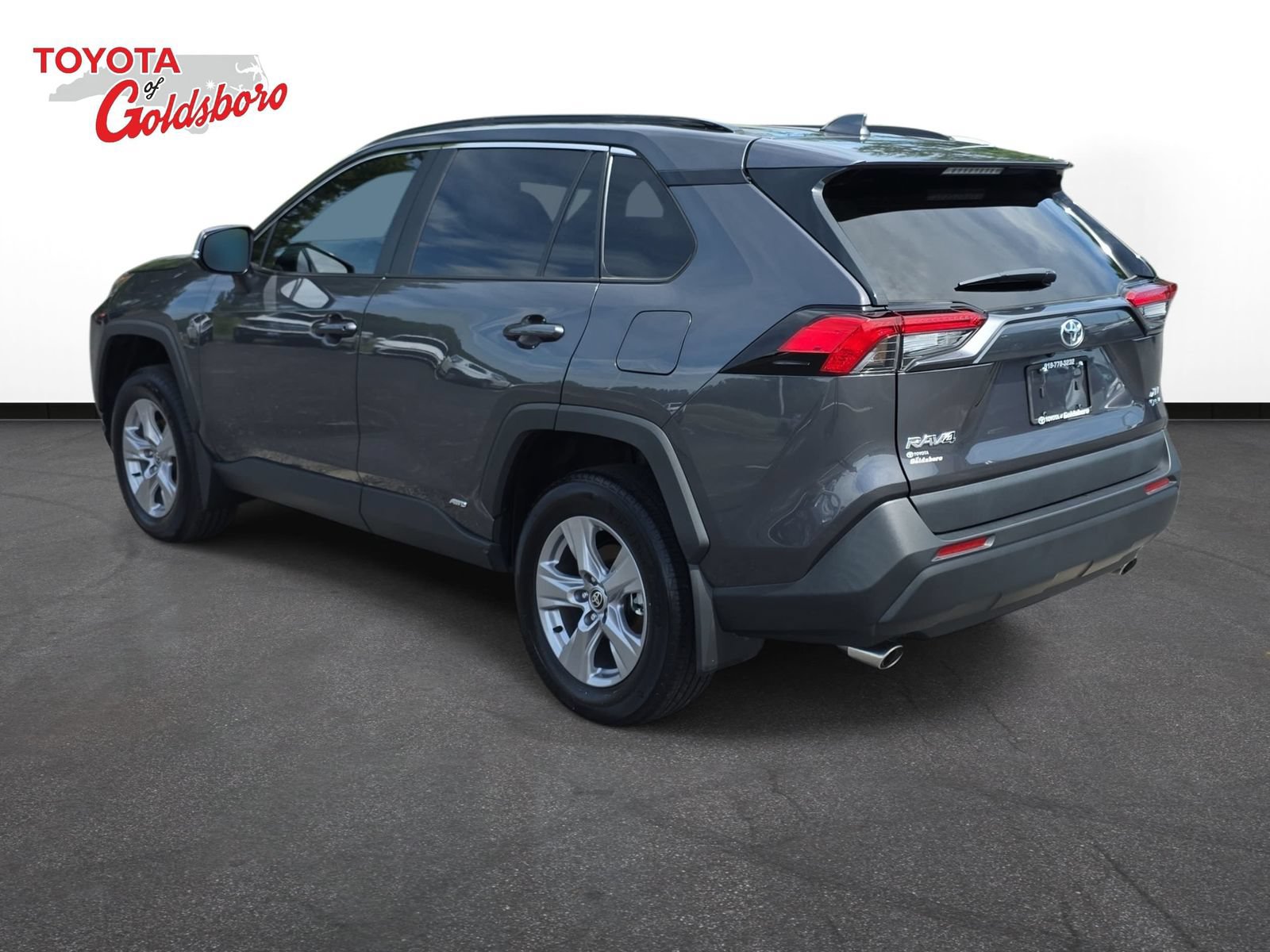 Used 2025 Toyota RAV4 XLE AWD/4WD image 7