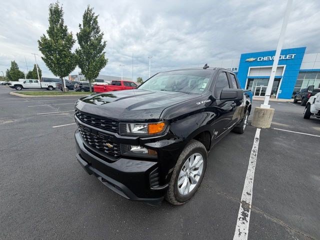 Used 2019 Chevrolet Silverado 1500 Custom w/ Custom Convenience Package AWD/4WD image 17