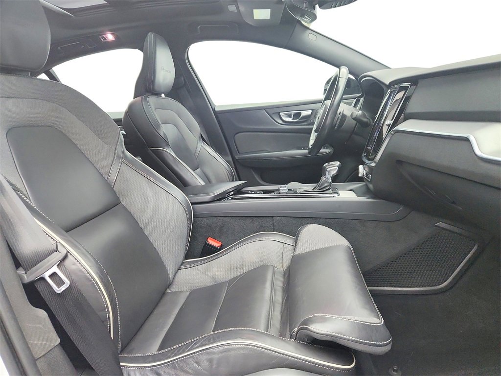 Used 2019 Volvo S60 T6 R-Design image 26