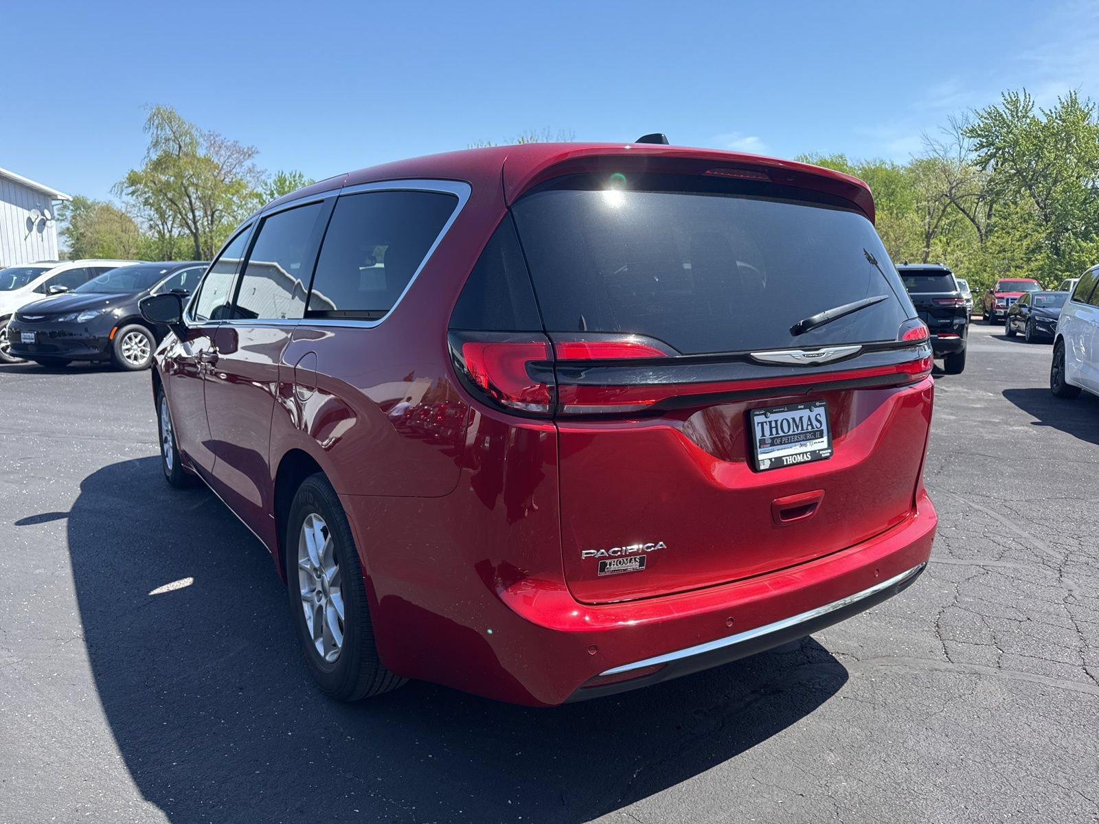 Used 2025 Chrysler Pacifica Select FWD image 5
