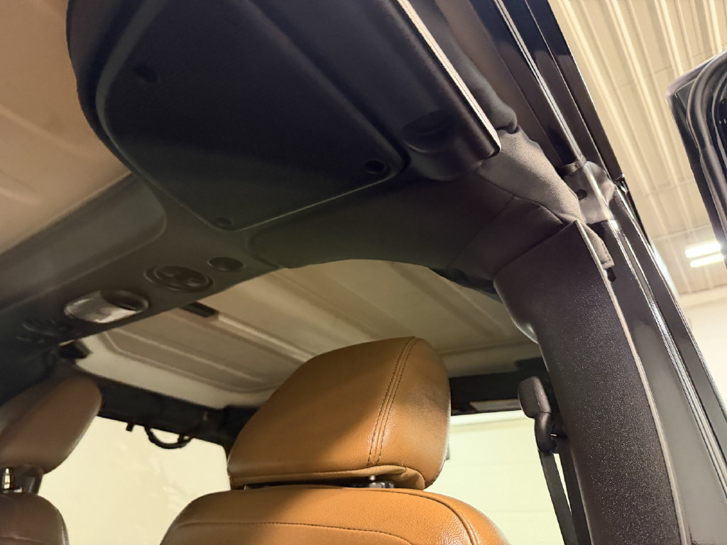 Used 2015 Jeep Wrangler Unlimited Sahara w/ Connectivity Group AWD/4WD image 17