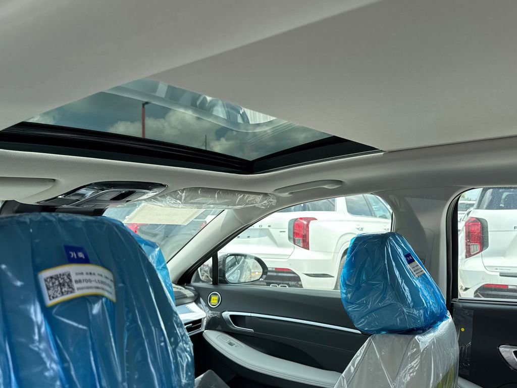 New 2025 Hyundai Sonata Limited image 13