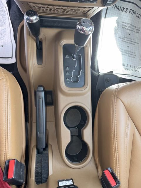 Used 2017 Jeep Wrangler Unlimited Sahara w/ Connectivity Group AWD/4WD image 18
