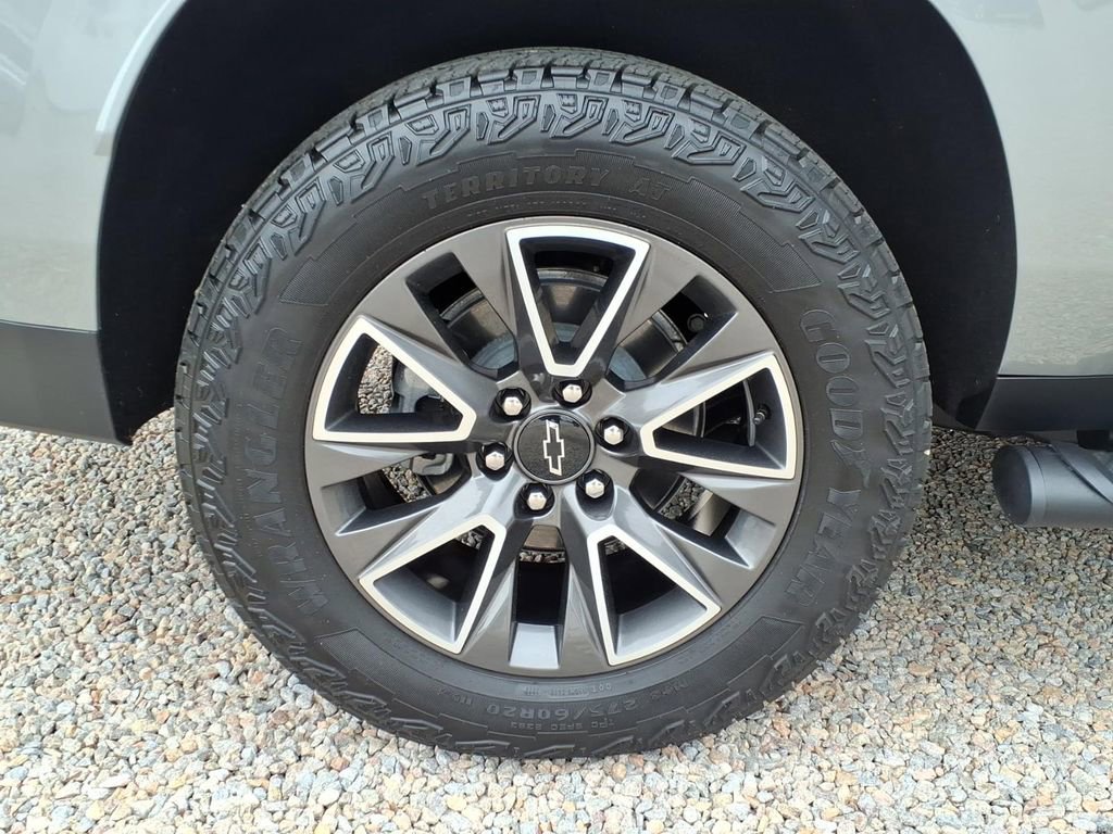 Used 2024 Chevrolet Suburban Z71 w/ Luxury Package AWD/4WD image 12