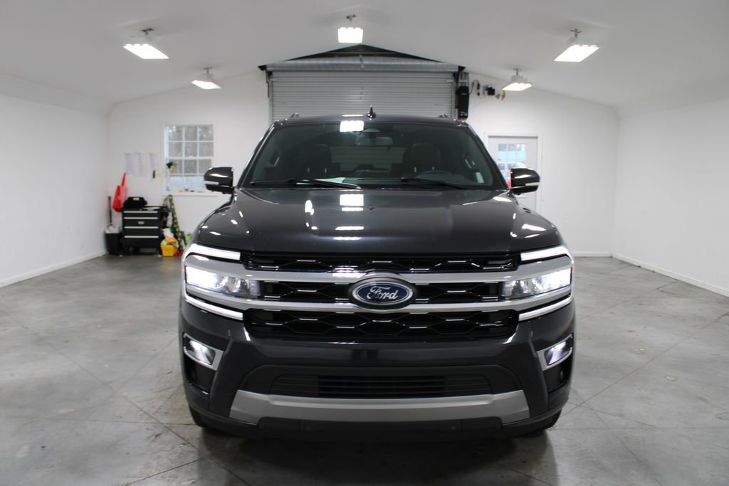 Used 2024 Ford Expedition Limited image 3