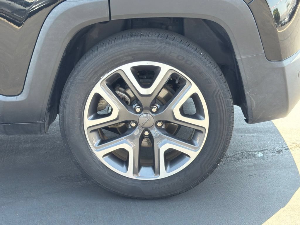 Used 2018 Jeep Renegade Latitude w/ UConnect 8.4 Nav Group FWD image 16