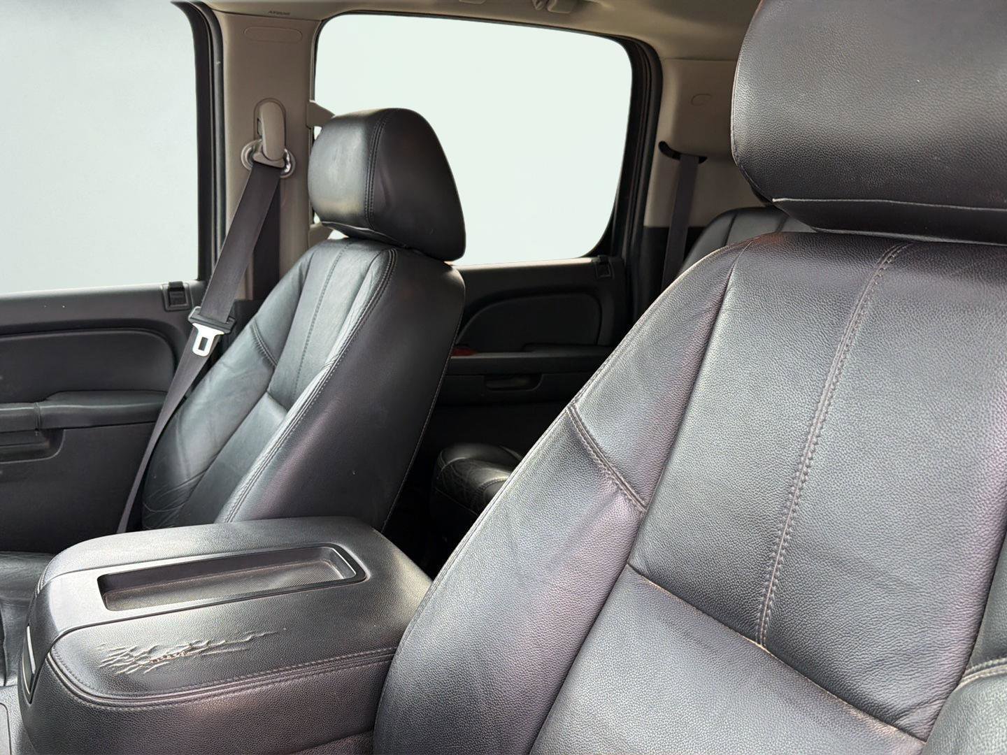 Used 2014 GMC Yukon XL SLT w/ SLT-2 Equipment Package AWD/4WD image 22