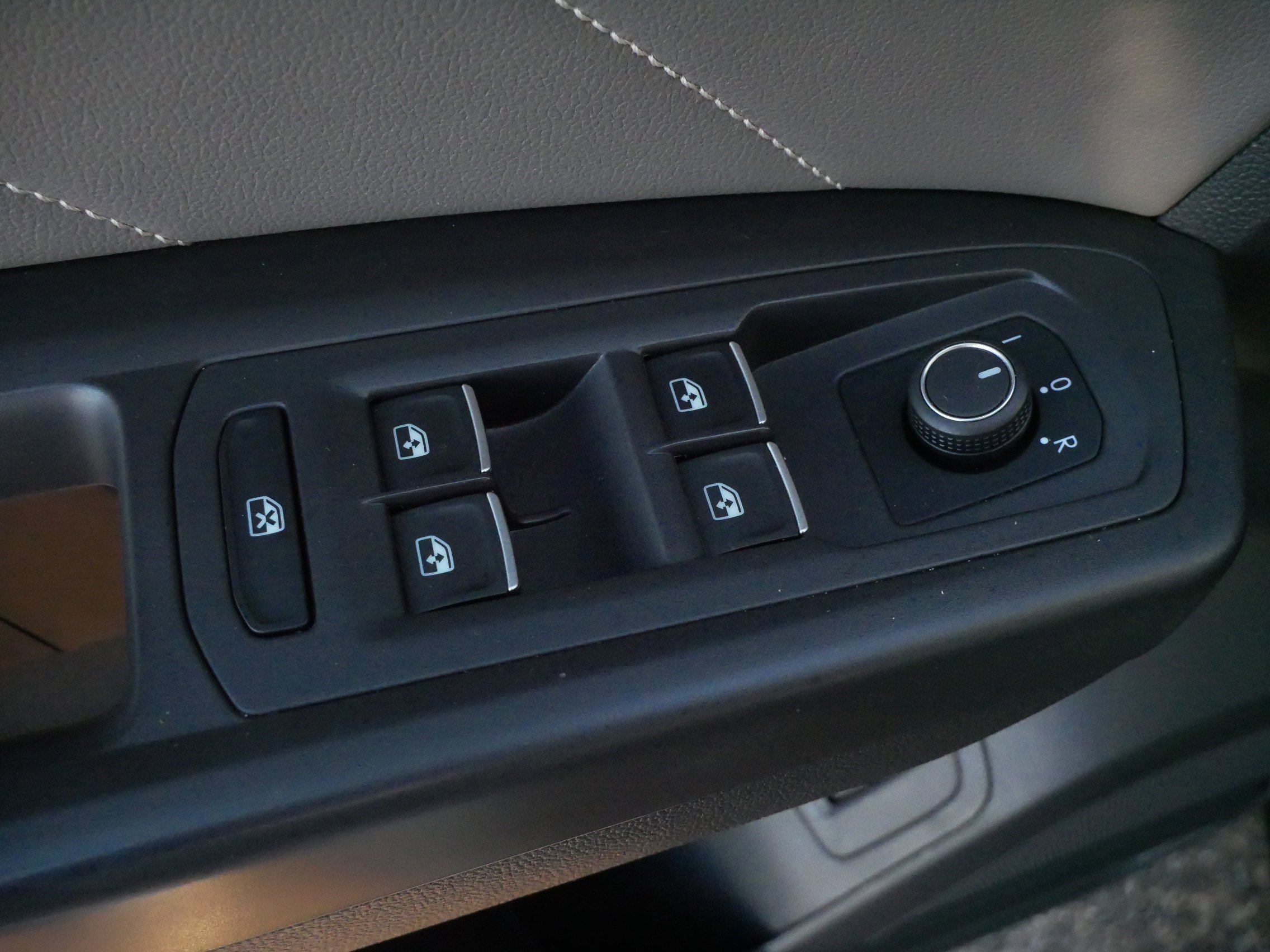 Certified 2023 Volkswagen Atlas SEL R-Line image 19