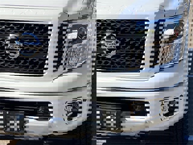 Used 2019 Nissan Titan PRO-4X w/ Pro-4x Convenience Package image 10