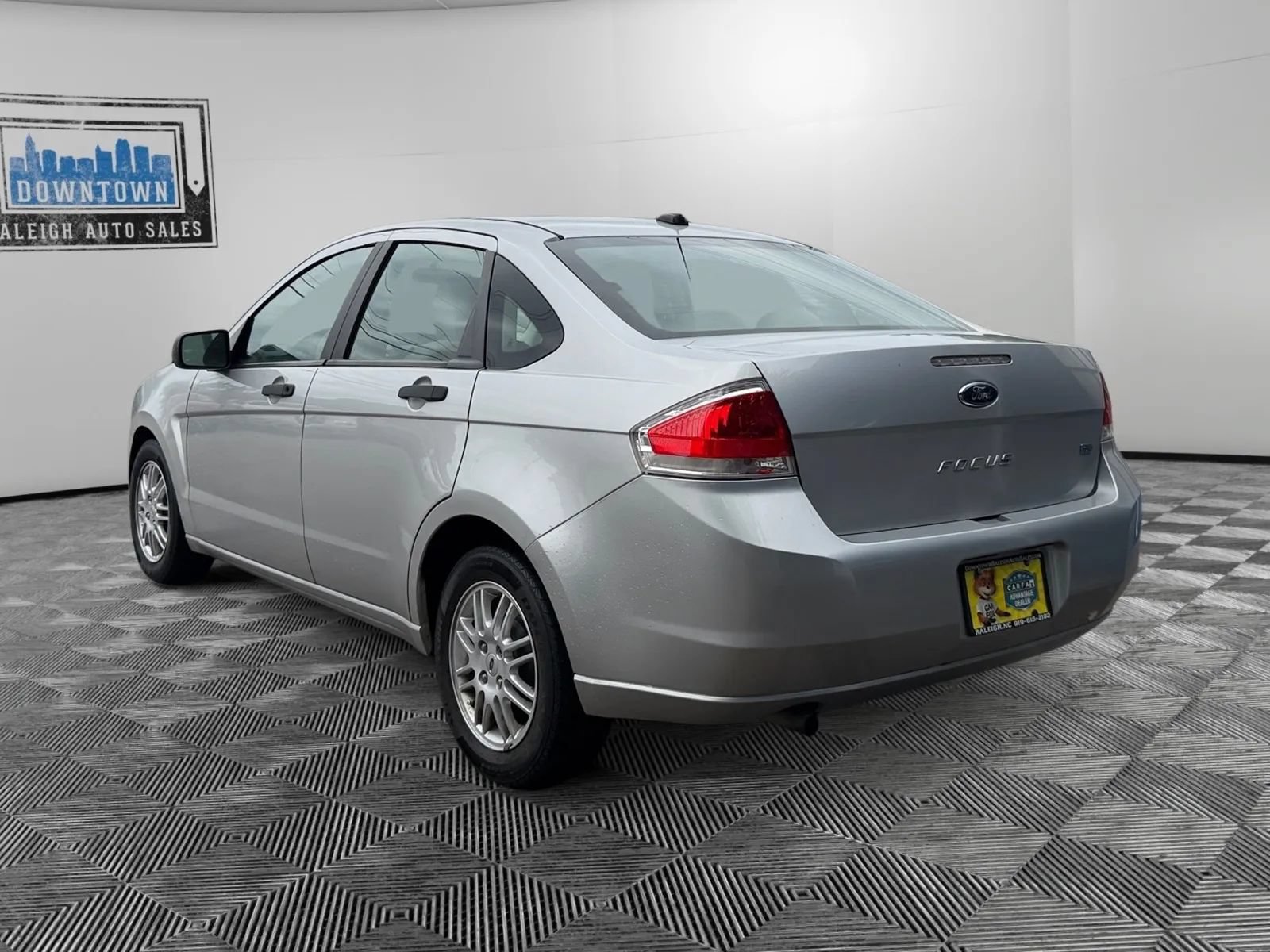Used 2010 Ford Focus SE FWD image 8