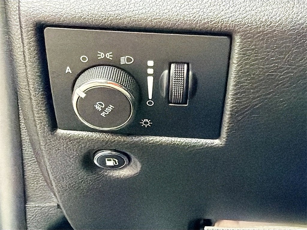 Used 2018 Jeep Grand Cherokee Laredo image 10