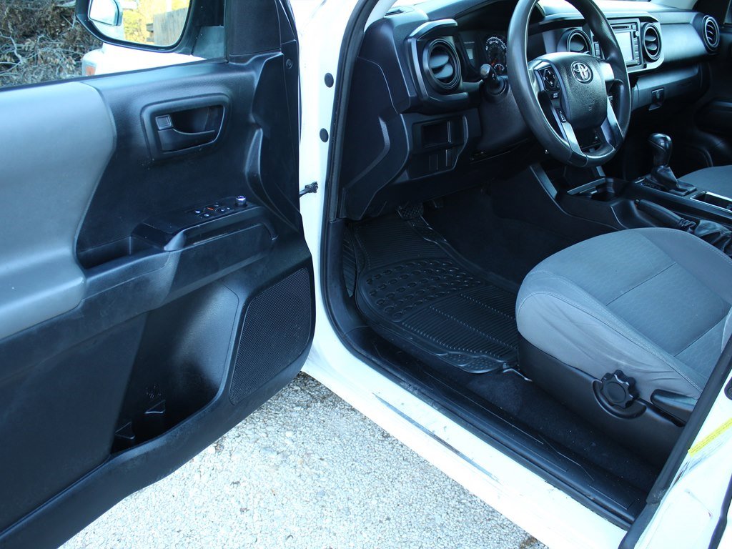 Used 2016 Toyota Tacoma SR image 15