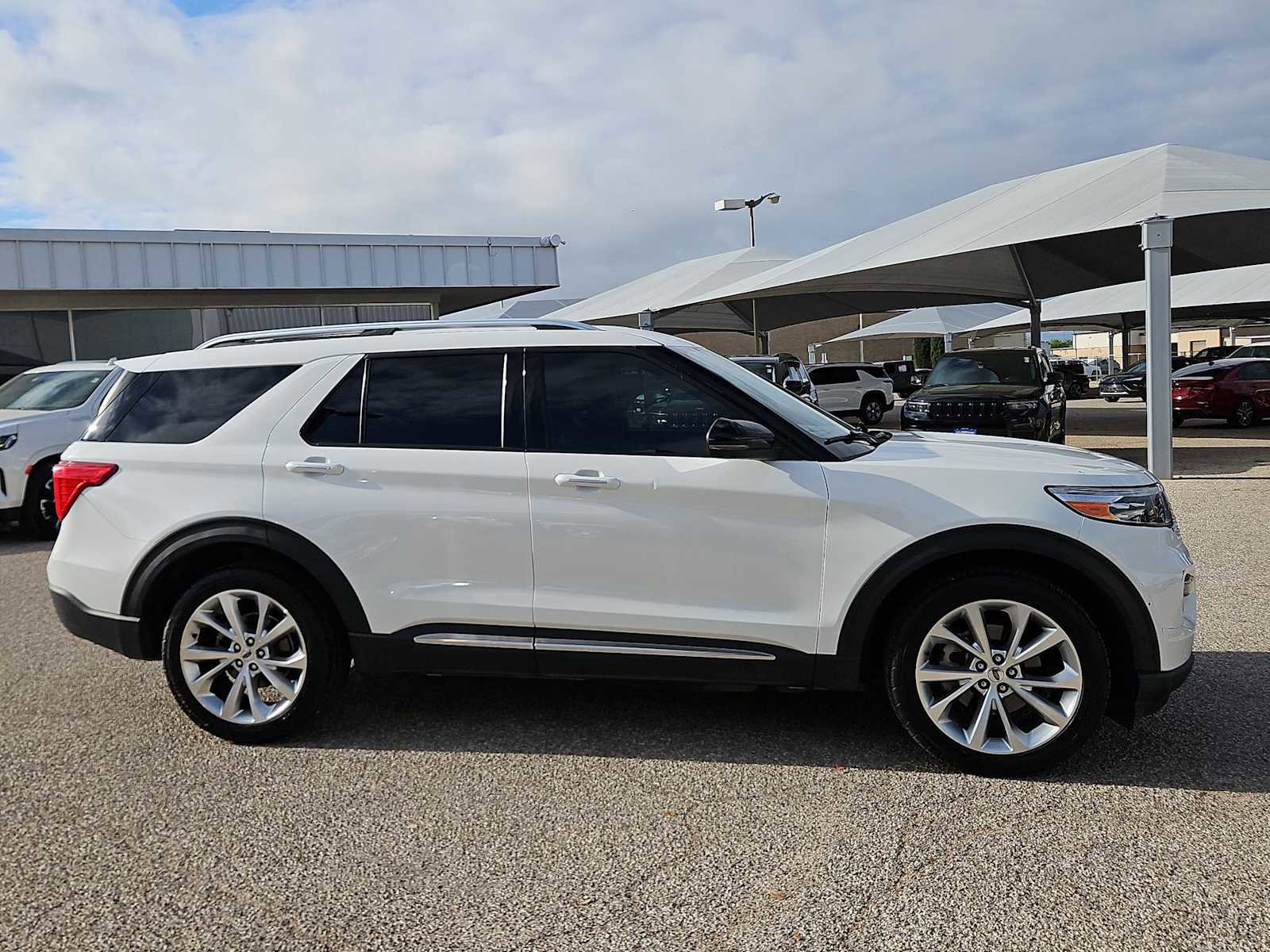 Used 2022 Ford Explorer Platinum w/ Equipment Group 601A AWD/4WD image 9