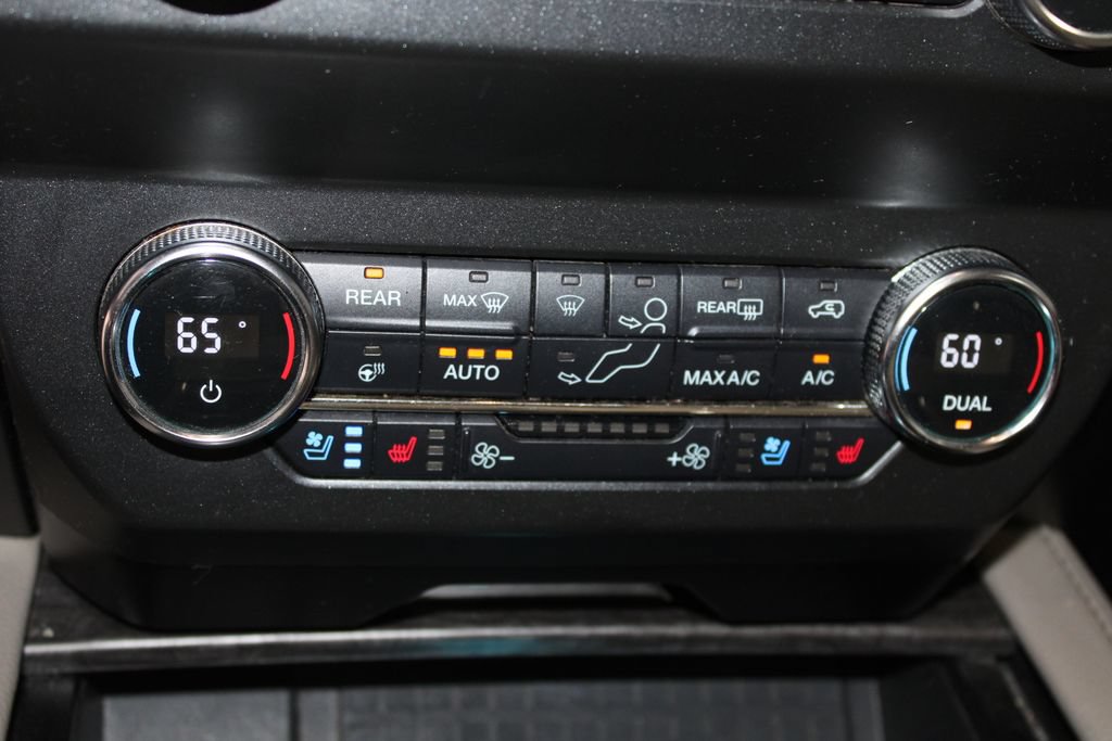 Used 2020 Ford Expedition Limited w/ Equipment Group 302A AWD/4WD image 31