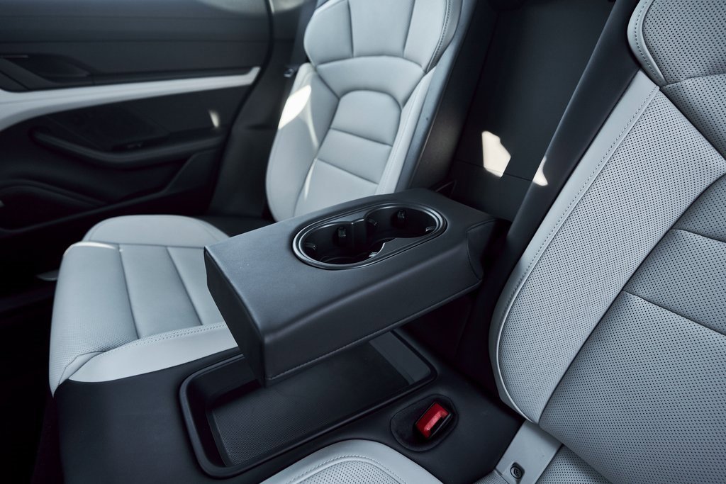 Used 2023 Porsche Taycan 4S w/ Premium Package image 46