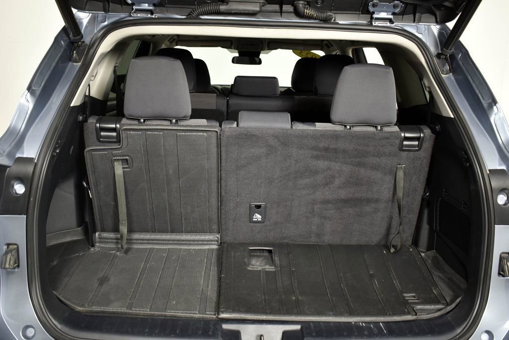 Used 2023 Toyota Highlander LE image 18