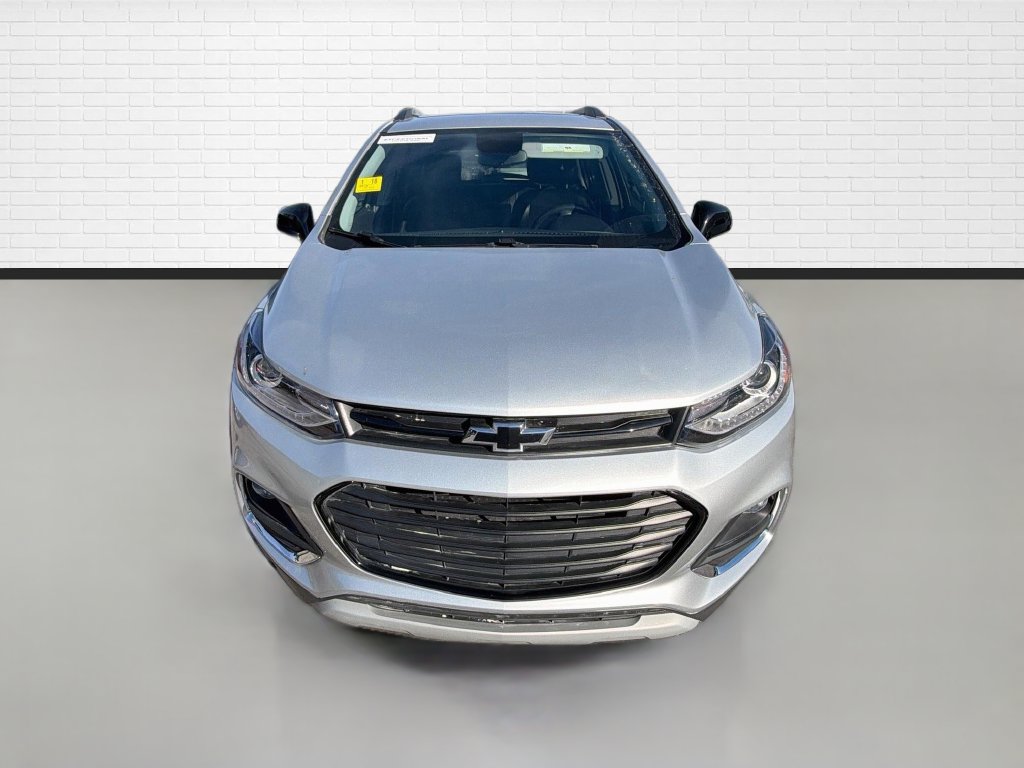 Used 2019 Chevrolet Trax LT w/ Sun & Sound Package FWD image 2