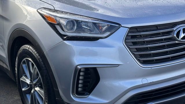 Used 2017 Hyundai Santa Fe SE FWD image 2
