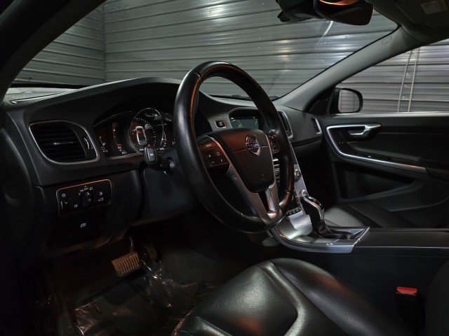 Used 2017 Volvo S60 T5 Inscription w/ Climate Package image 10