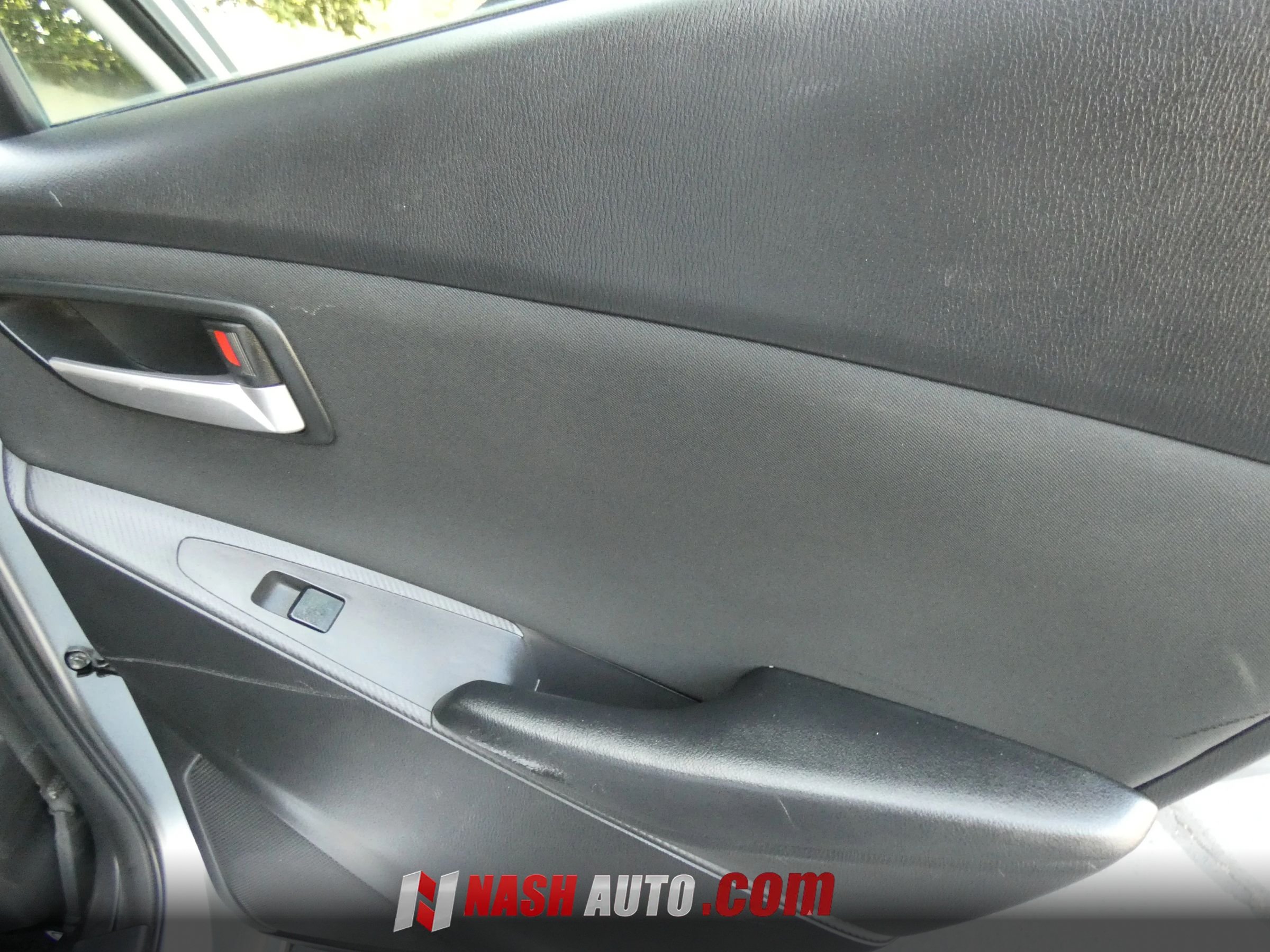 Used 2019 Toyota Yaris LE FWD image 37