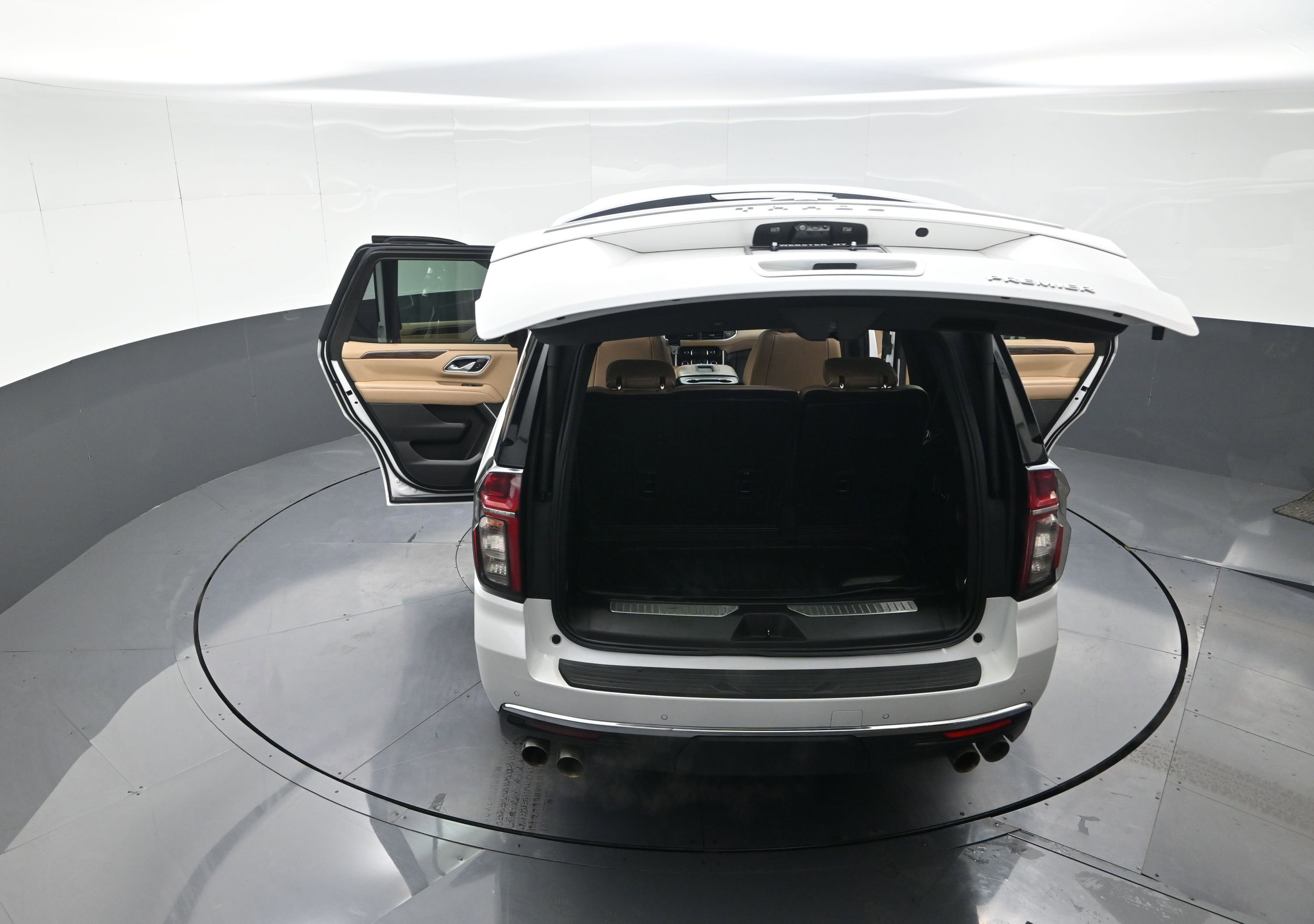 Used 2021 Chevrolet Tahoe Premier w/ Premium Package image 13