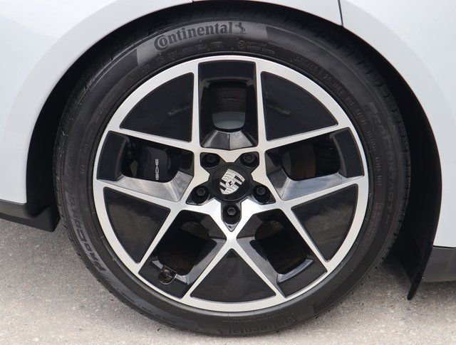 Used 2025 Porsche Taycan image 27