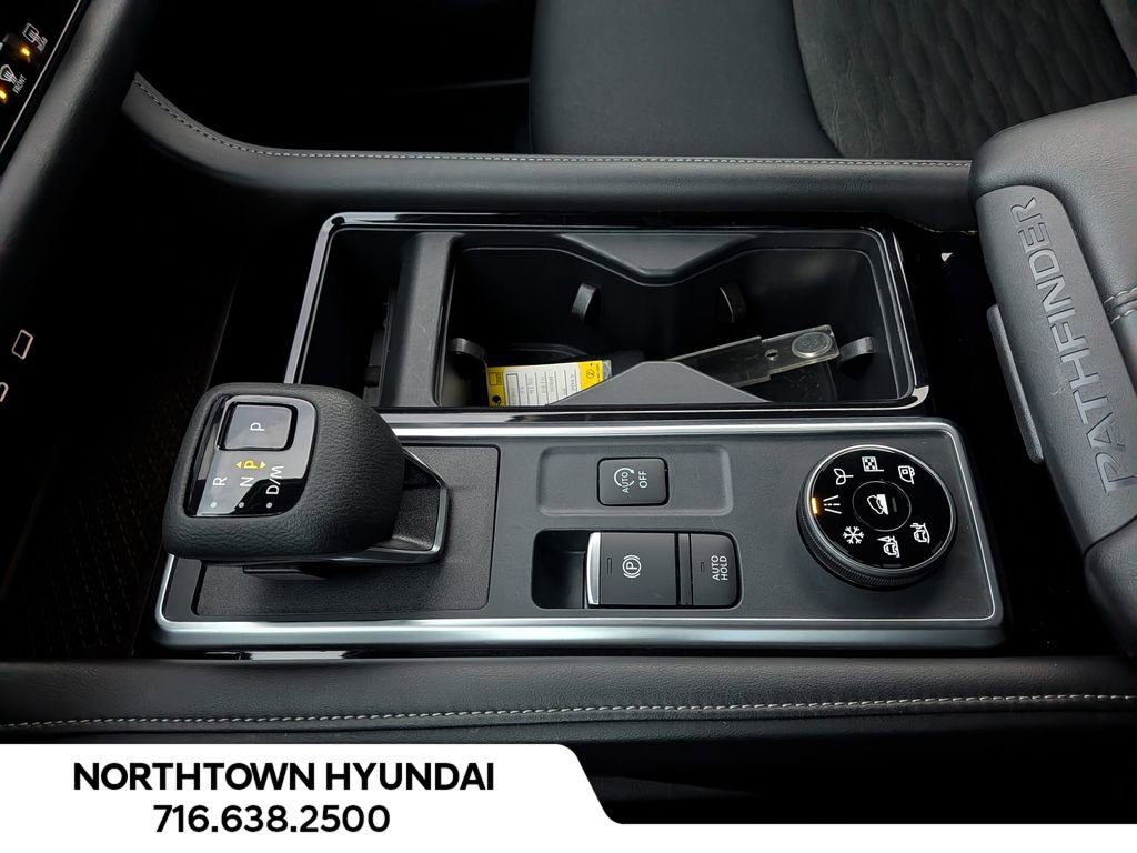 Used 2025 Nissan Pathfinder SV image 16