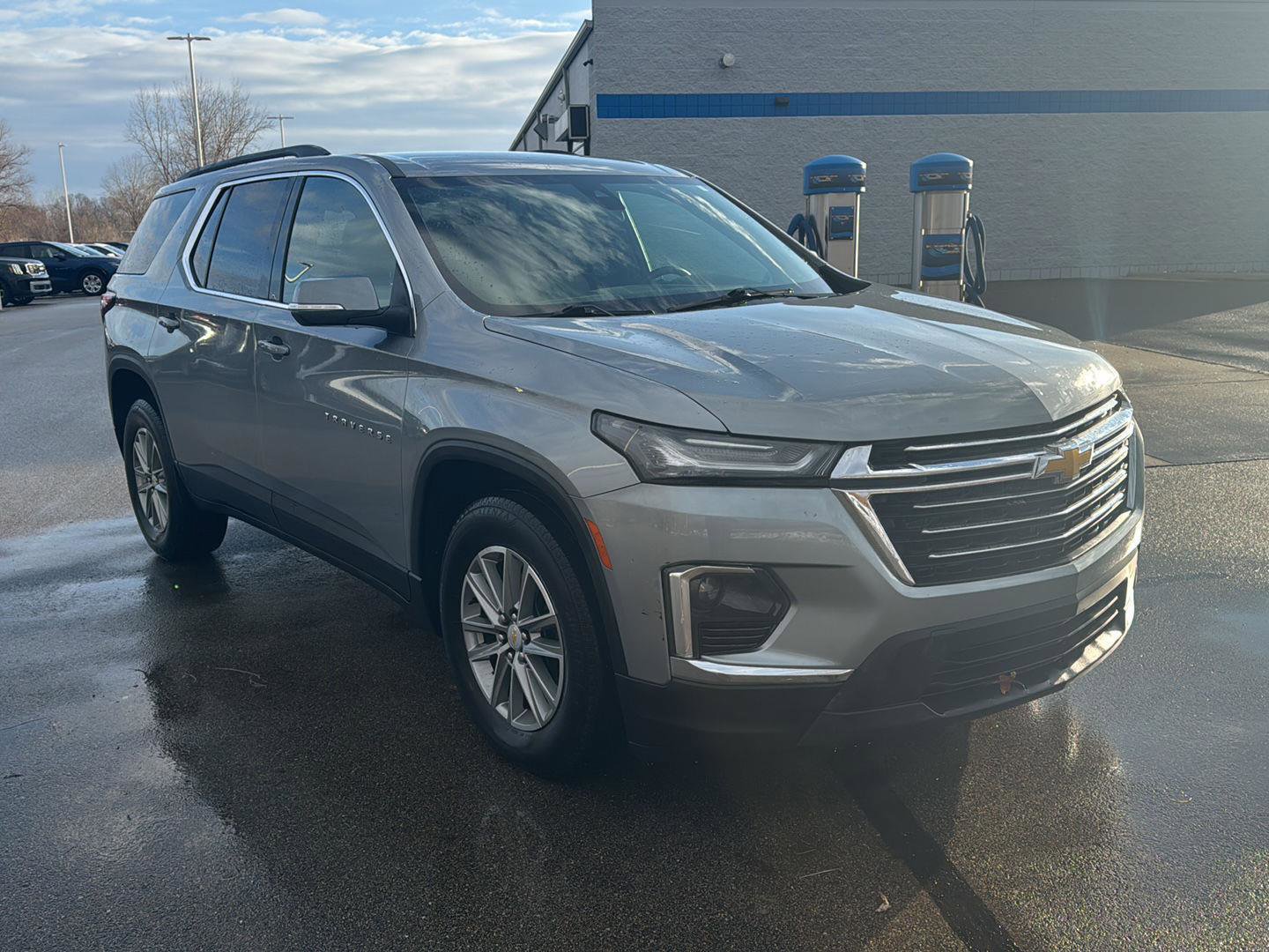 Used 2023 Chevrolet Traverse LT image 8