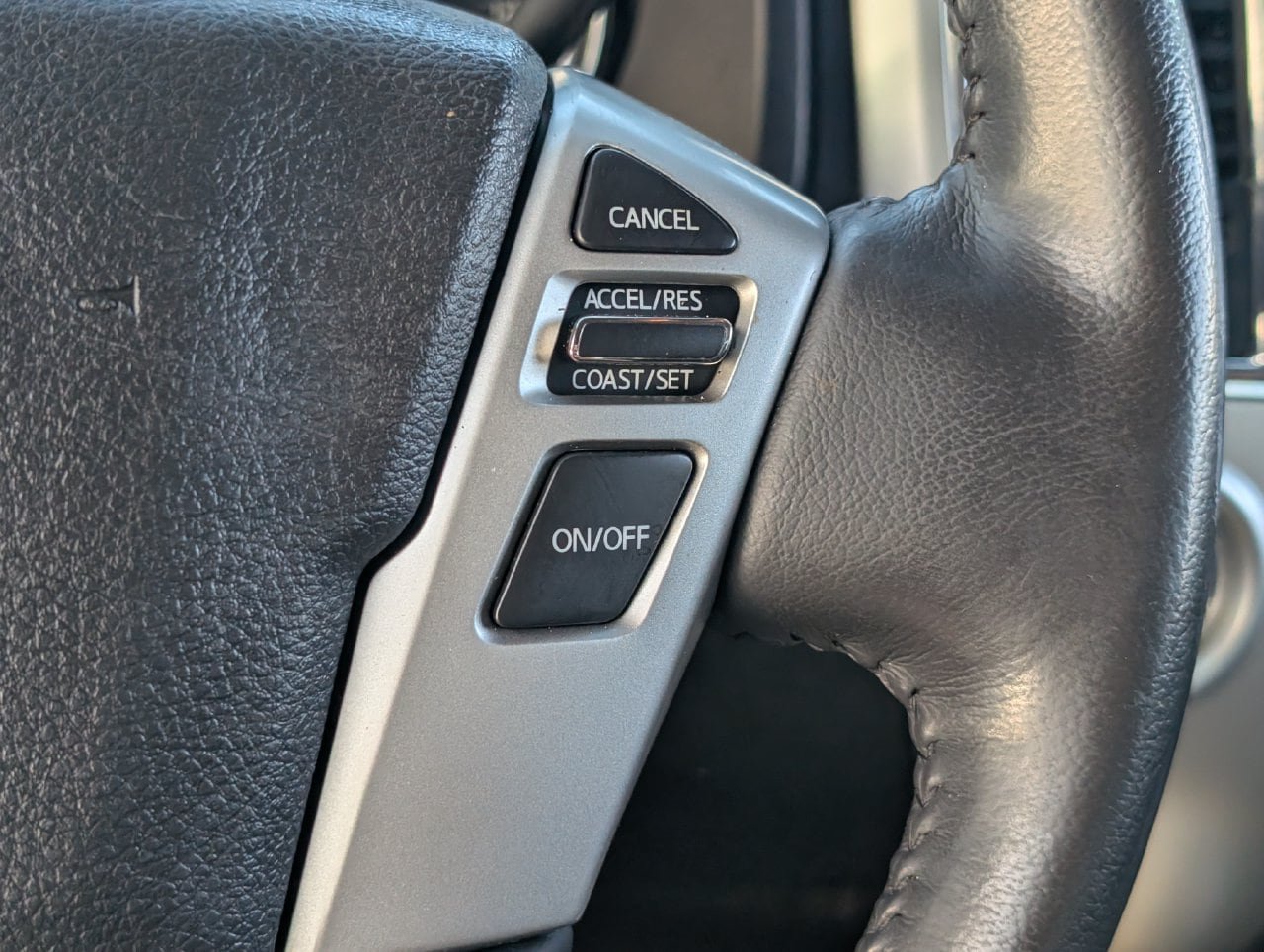 Used 2018 Nissan Titan SV w/ SV Convenience Package RWD image 23