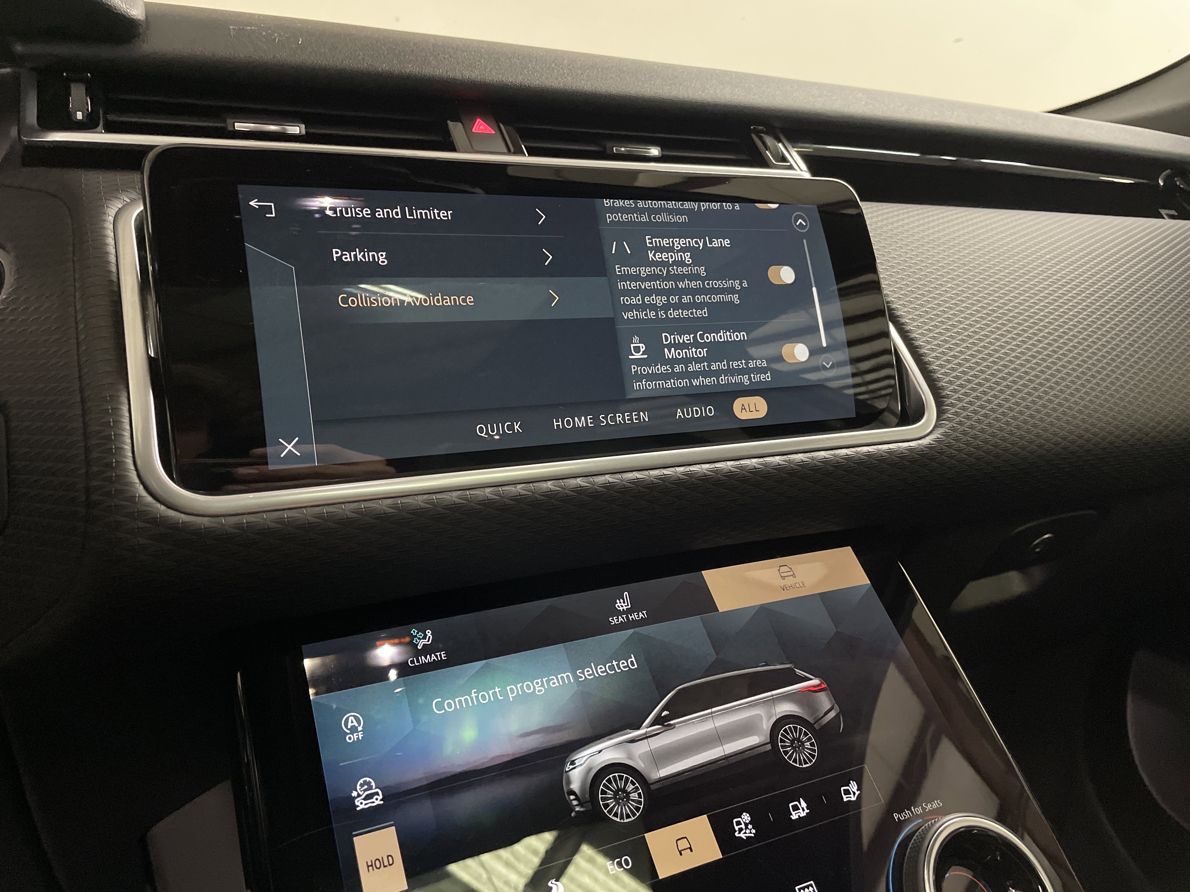 Used 2022 Land Rover Range Rover Velar R-Dynamic S image 22