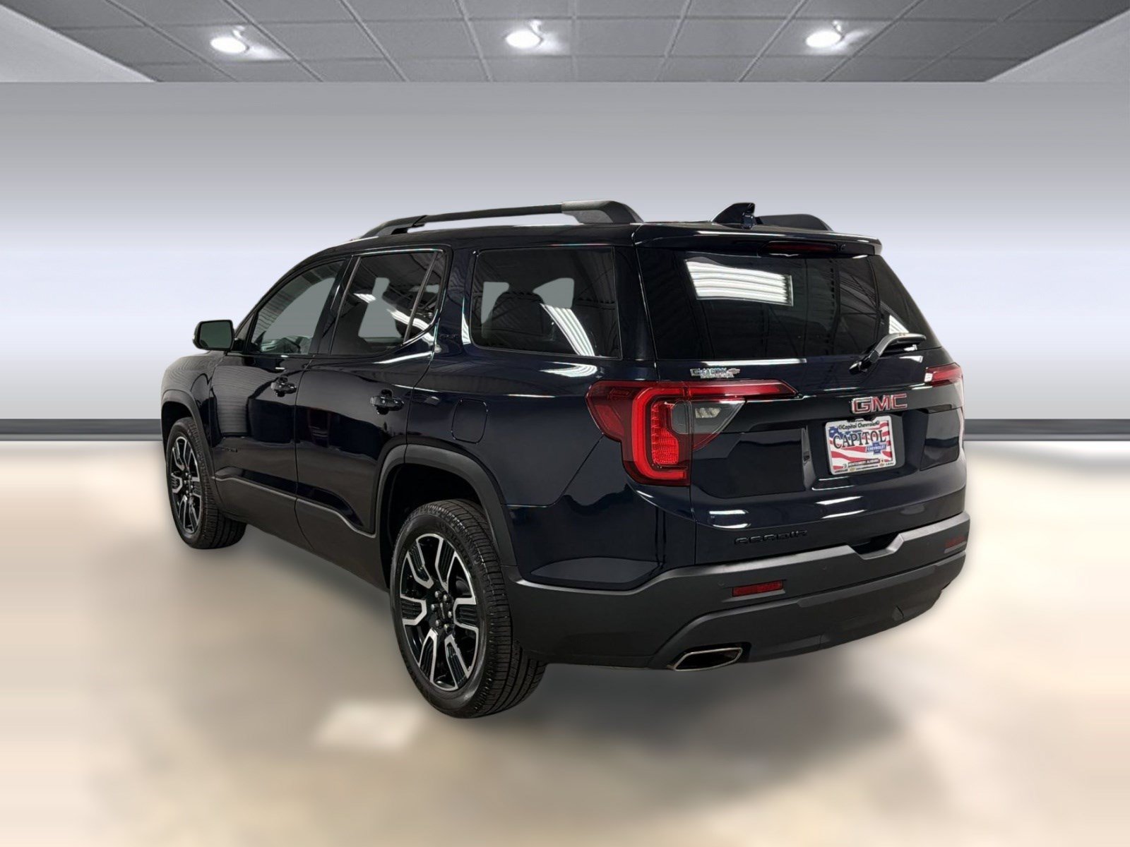 Used 2021 GMC Acadia SLT w/ Elevation Edition FWD image 3