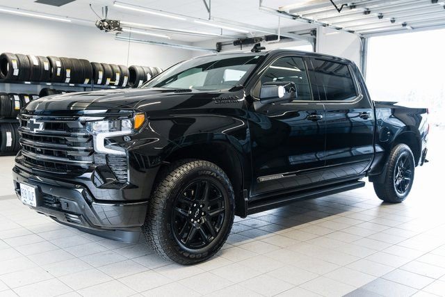 Used 2025 Chevrolet Silverado 1500 High Country w/ Midnight Edition image 3