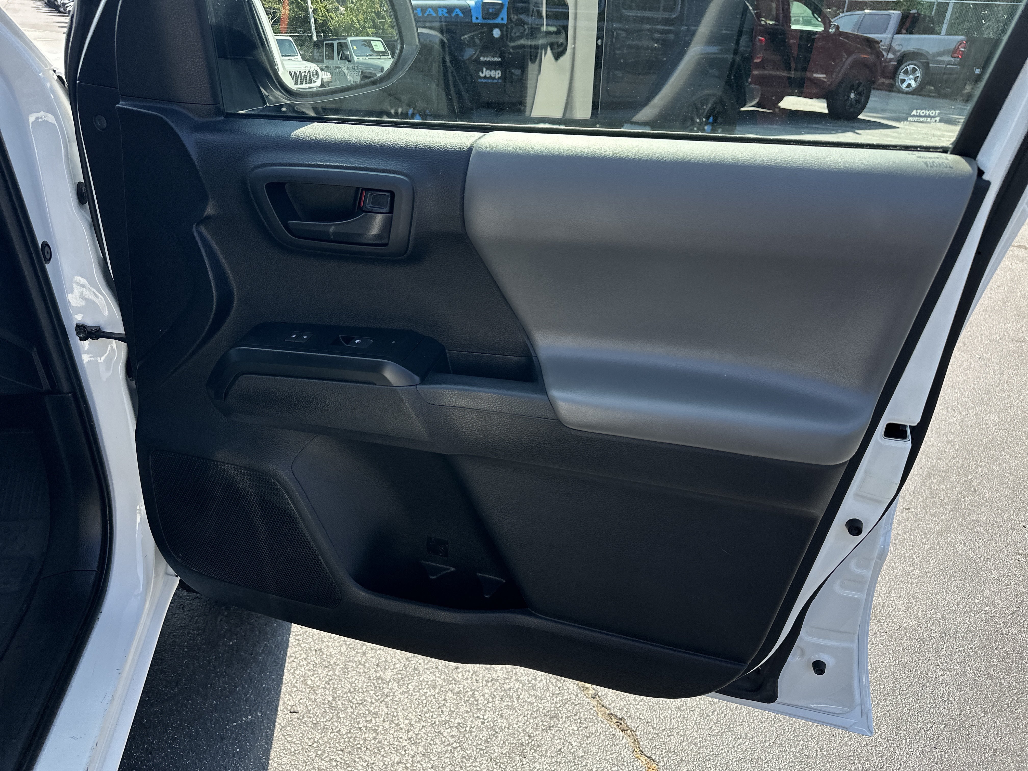 Used 2023 Toyota Tacoma SR RWD image 16