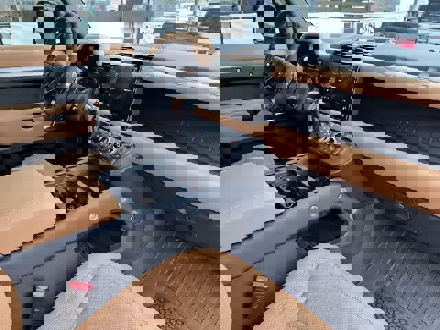 Used 2023 Land Rover Defender 110 V8 image 9