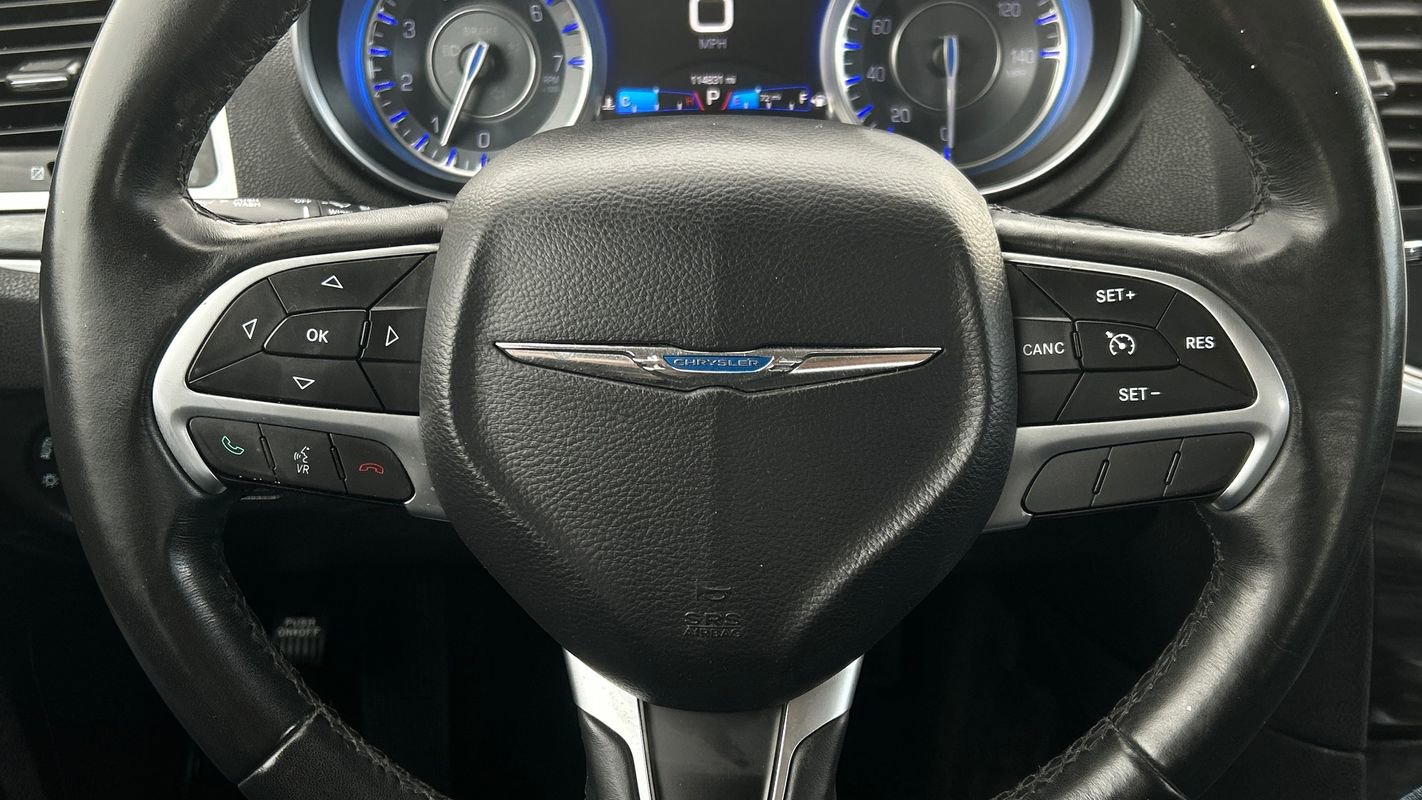 Used 2016 Chrysler 300 Limited image 22