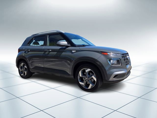 Used 2025 Hyundai Venue SEL FWD image 2