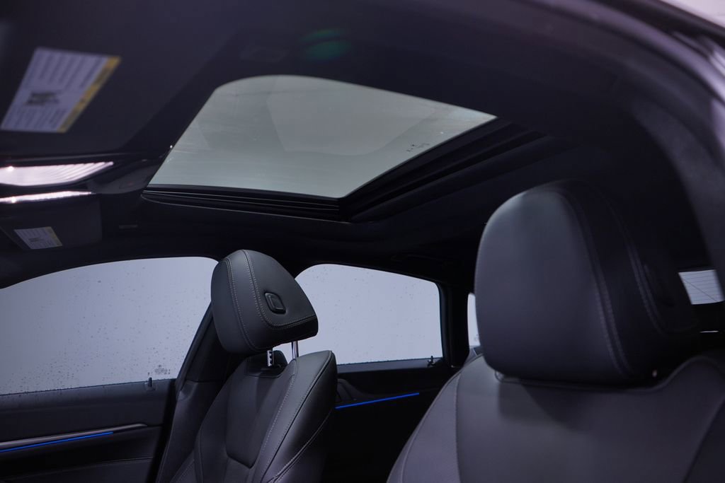 Used 2023 BMW i4 eDrive35 image 8