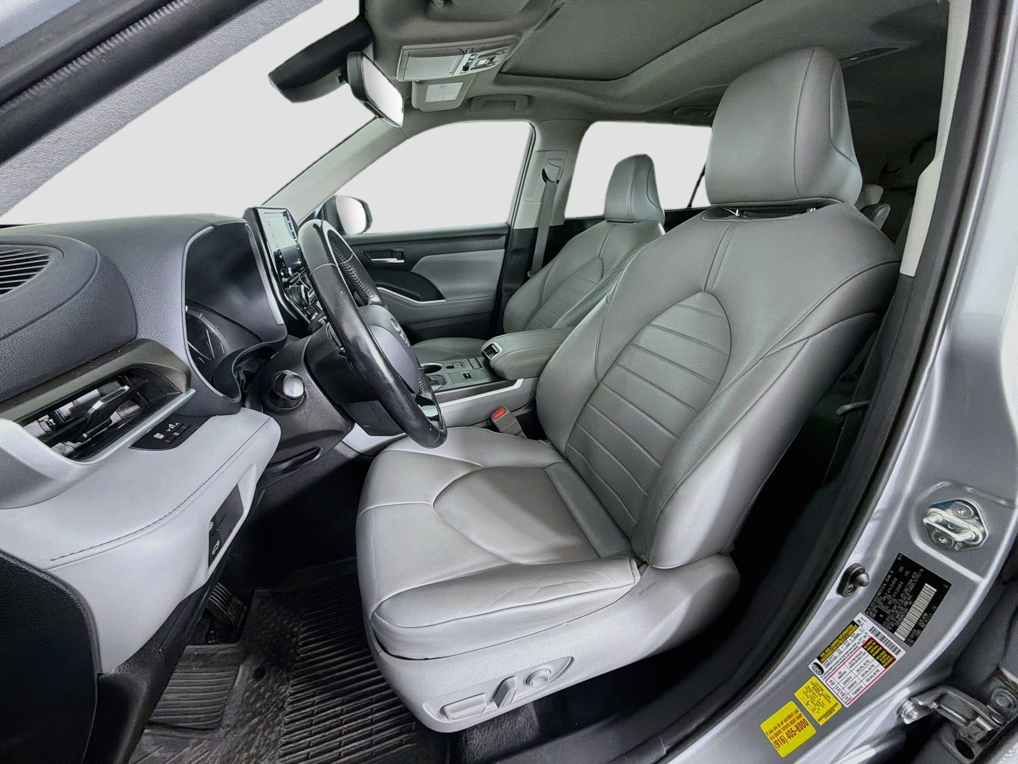 Used 2021 Toyota Highlander XLE FWD image 13