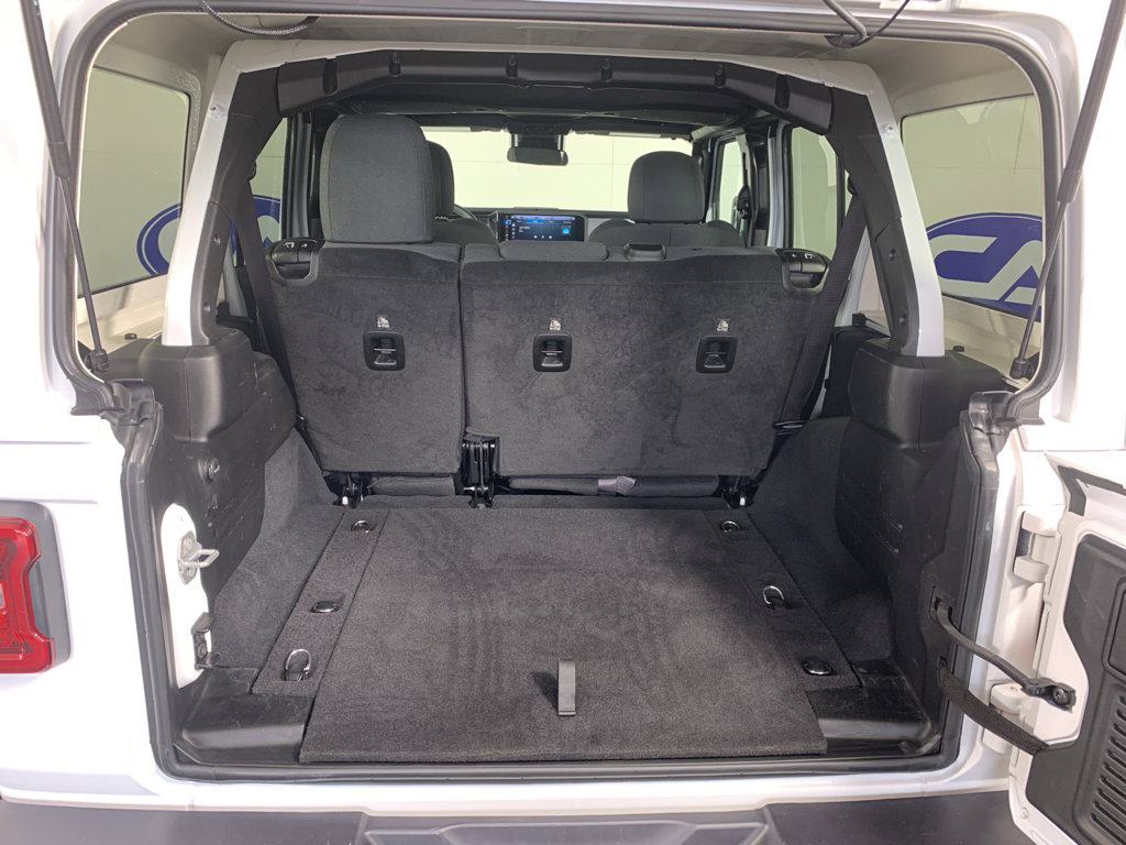 Used 2025 Jeep Wrangler Sahara AWD/4WD image 35