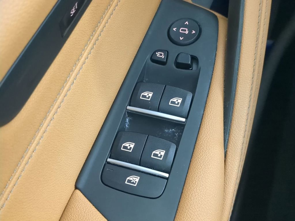 Used 2023 BMW 540i w/ M Sport Package image 31