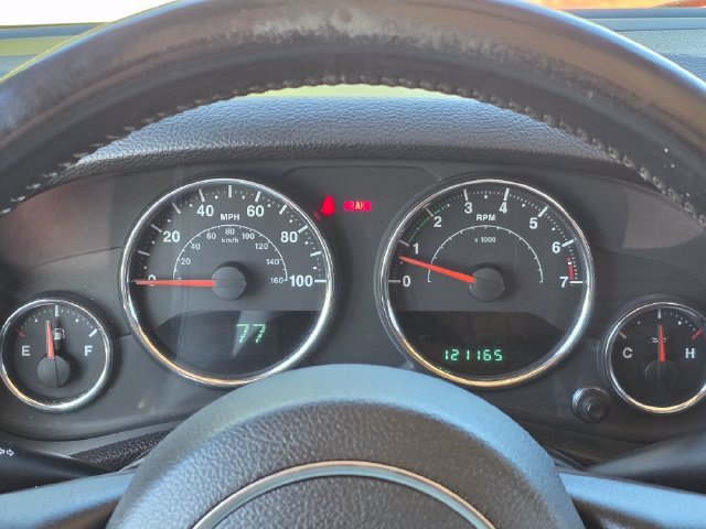 Used 2013 Jeep Wrangler Unlimited Rubicon w/ Dual Top Group AWD/4WD image 25