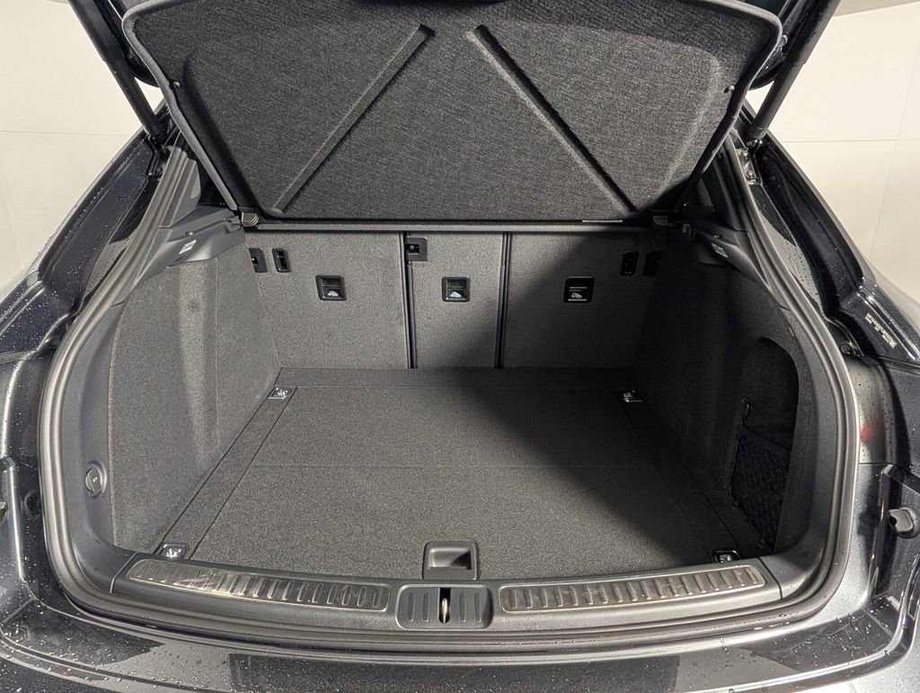 New 2026 Porsche Macan image 17