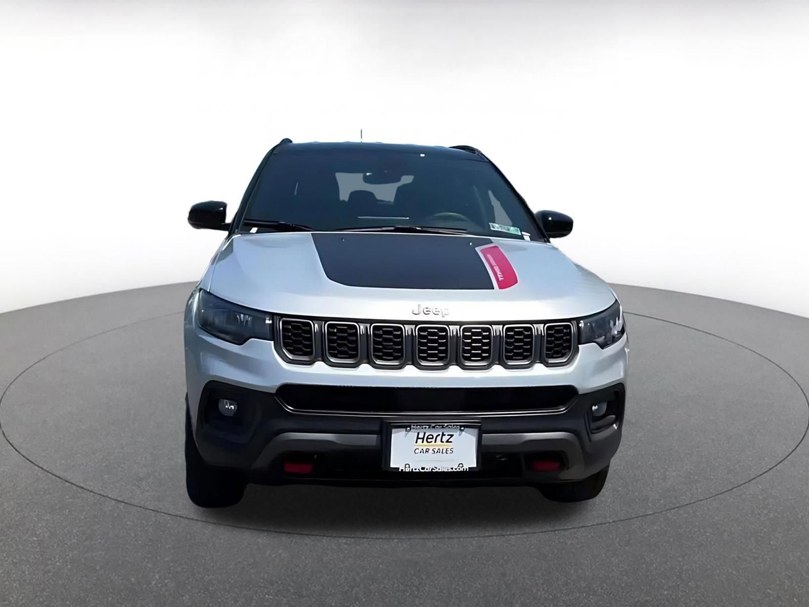 Used 2025 Jeep Compass Trailhawk AWD/4WD image 3