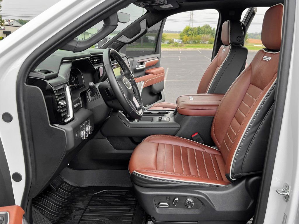 Used 2025 GMC Sierra 3500 Denali Ultimate image 3