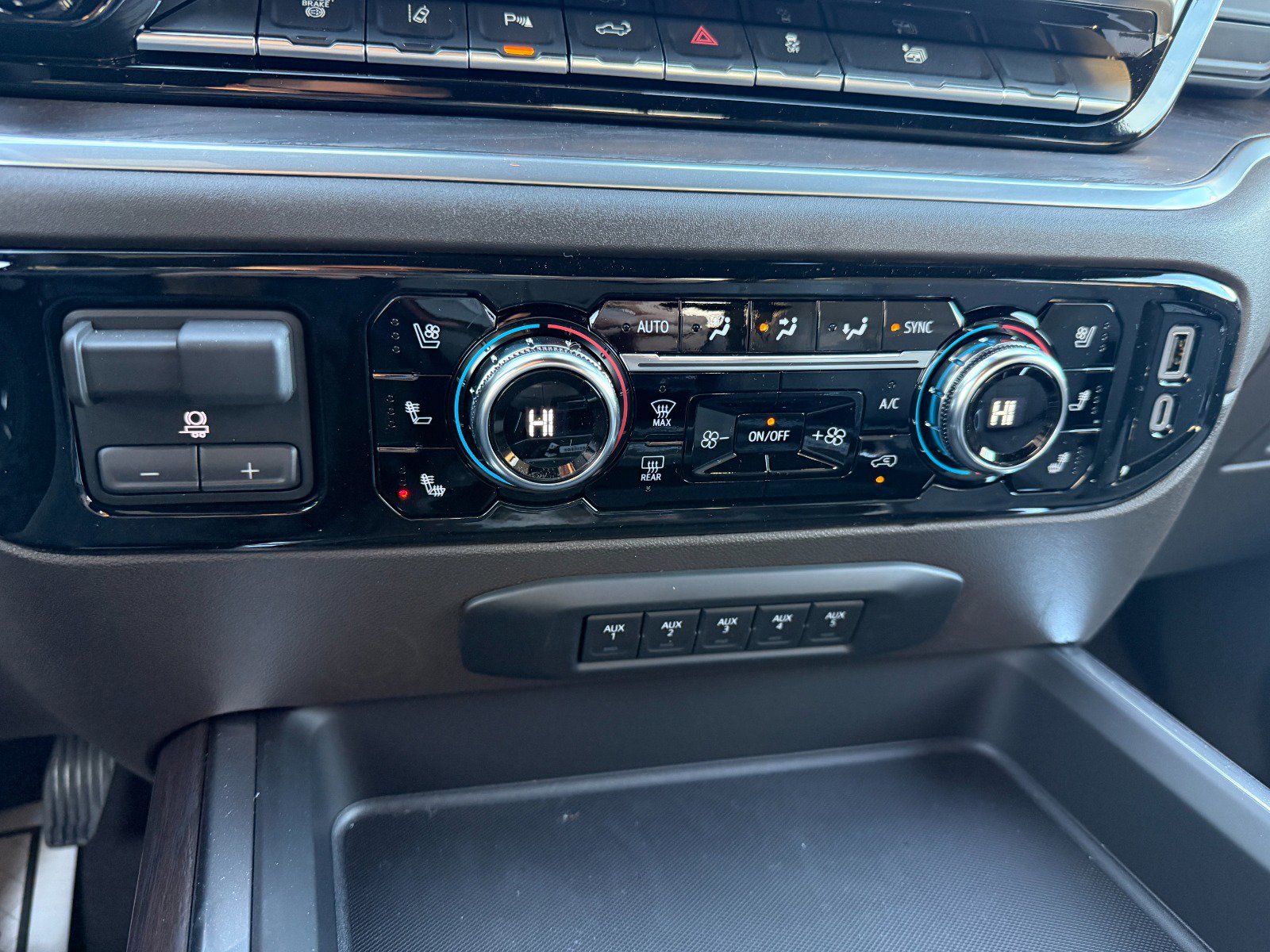 New 2026 GMC Sierra 2500 SLT w/ Max Trailering Package image 36