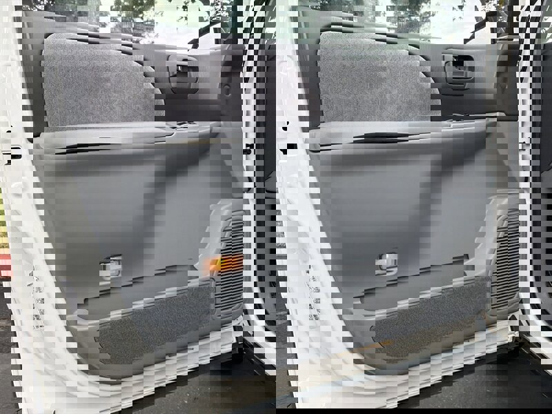 Used 1998 Toyota Sienna LE image 29