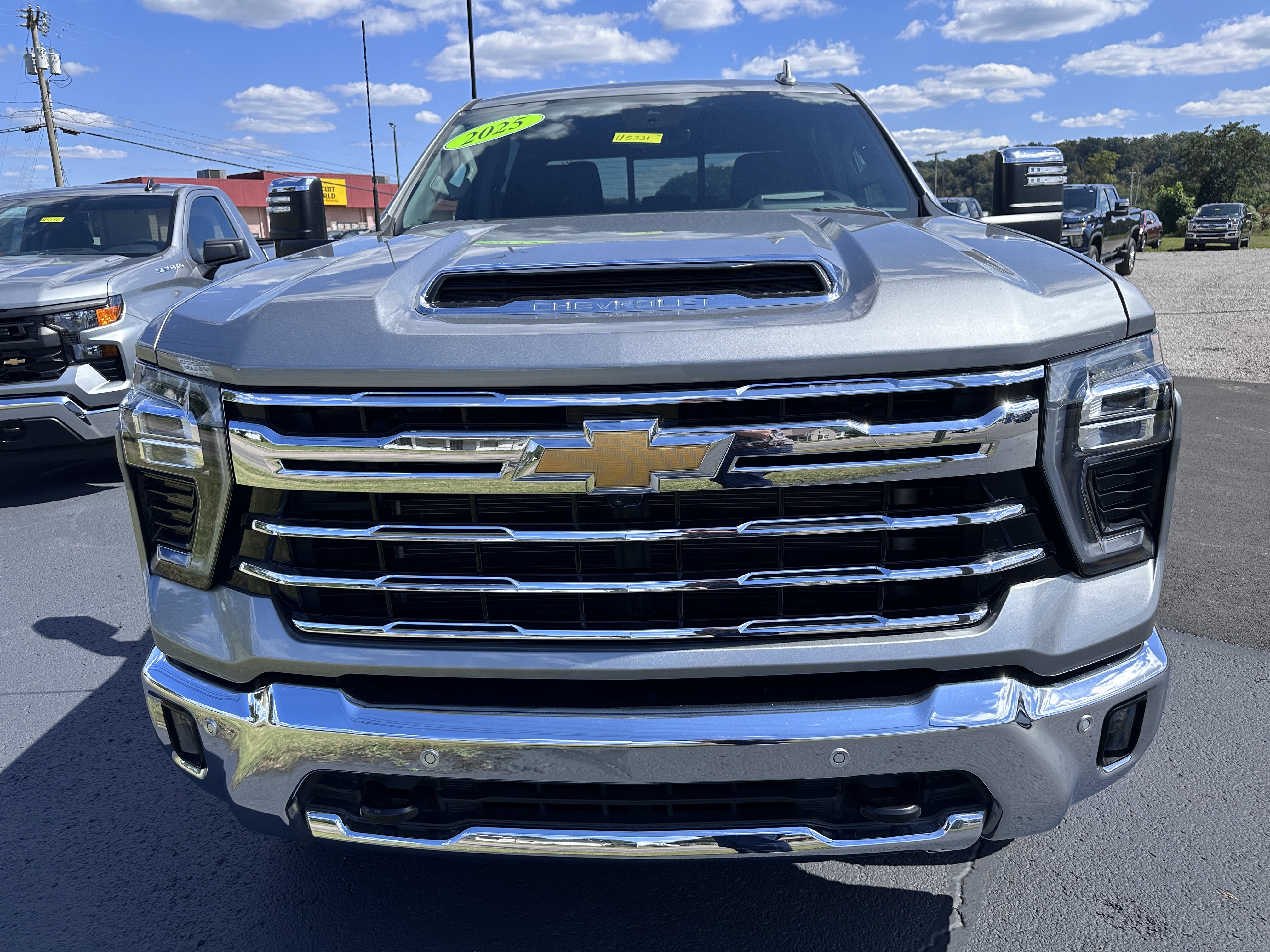 Used 2025 Chevrolet Silverado 2500 LTZ w/ LTZ Premium Package image 6
