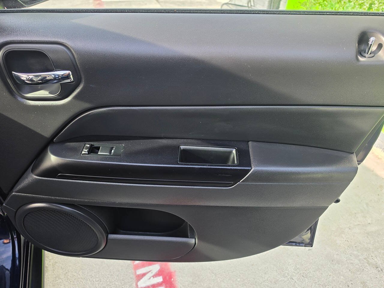 Used 2016 Jeep Patriot High Altitude FWD image 27