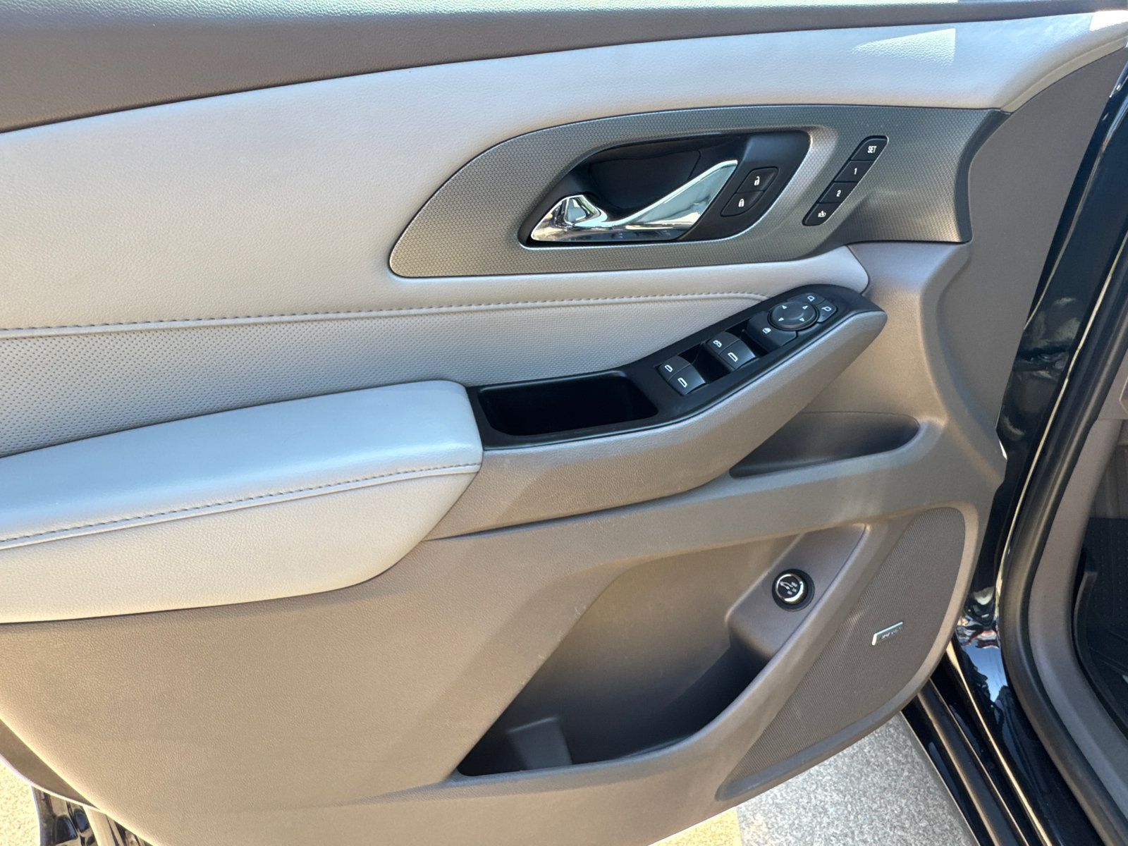 Used 2020 Chevrolet Traverse Premier FWD image 12