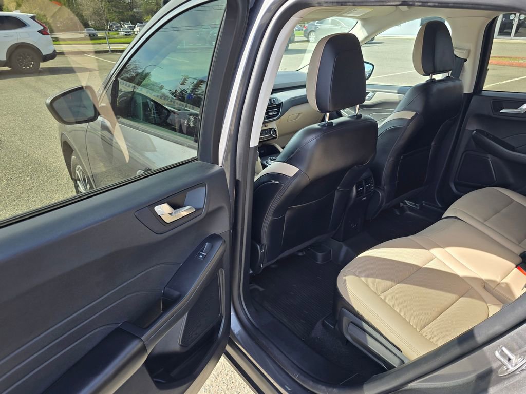 Used 2022 Ford Escape SEL image 15
